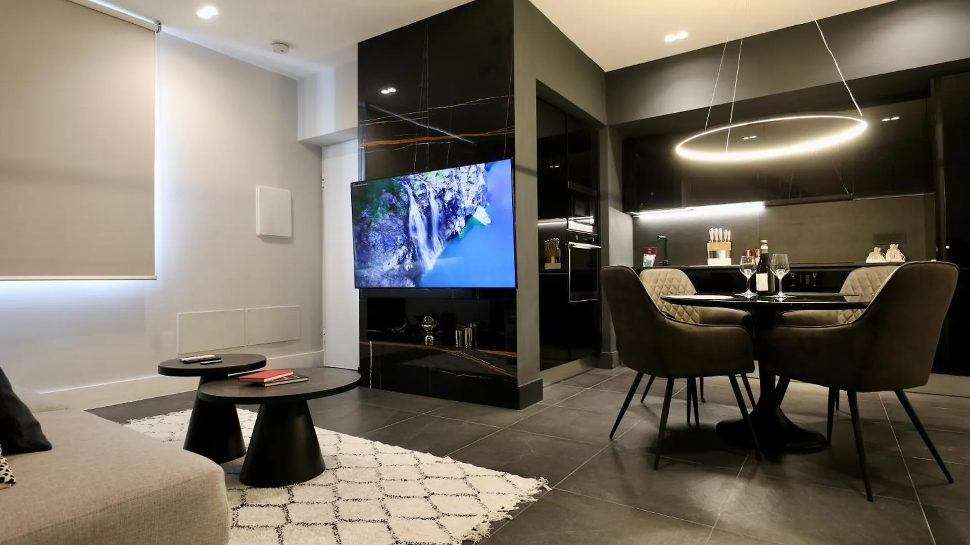 Spacious Modern Apartment In Monumental Building - Free Parking - Workspace - Historical Centre 奧爾比亞 0*,