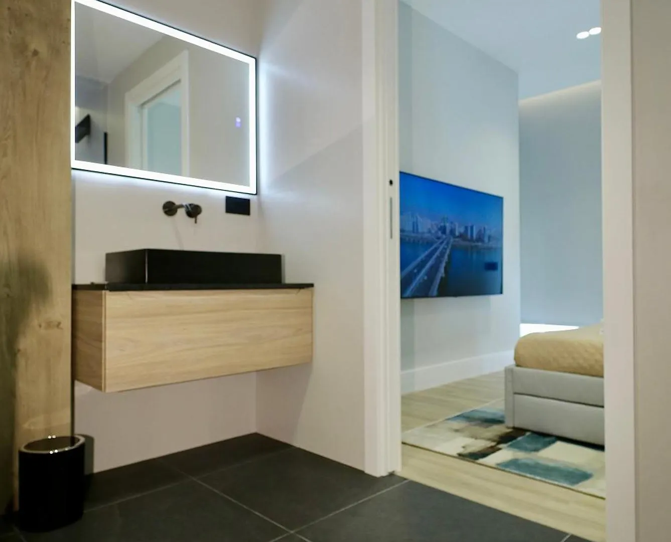 Spacious Modern Apartment In Monumental Building - Free Parking - Workspace - Historical Centre 奧爾比亞