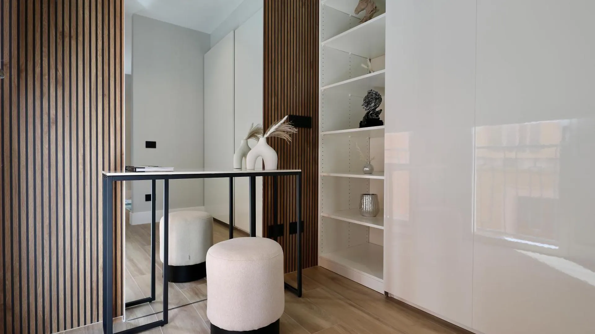 Spacious Modern Apartment In Monumental Building - Free Parking - Workspace - Historical Centre 奧爾比亞 0*,