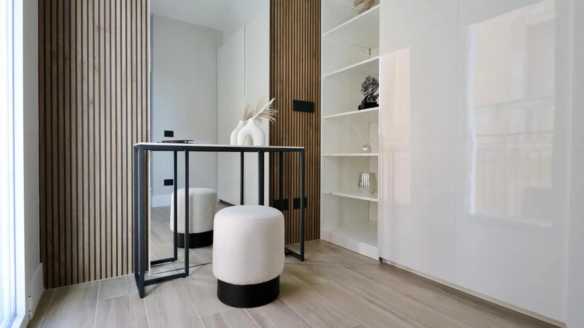 Spacious Modern Apartment In Monumental Building - Free Parking - Workspace - Historical Centre 奧爾比亞