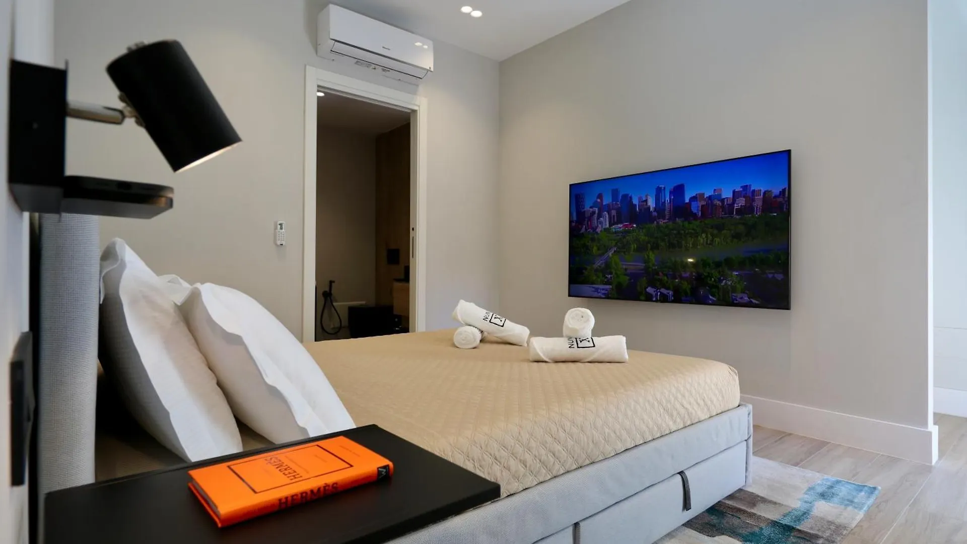 Spacious Modern Apartment In Monumental Building - Free Parking - Workspace - Historical Centre 奧爾比亞