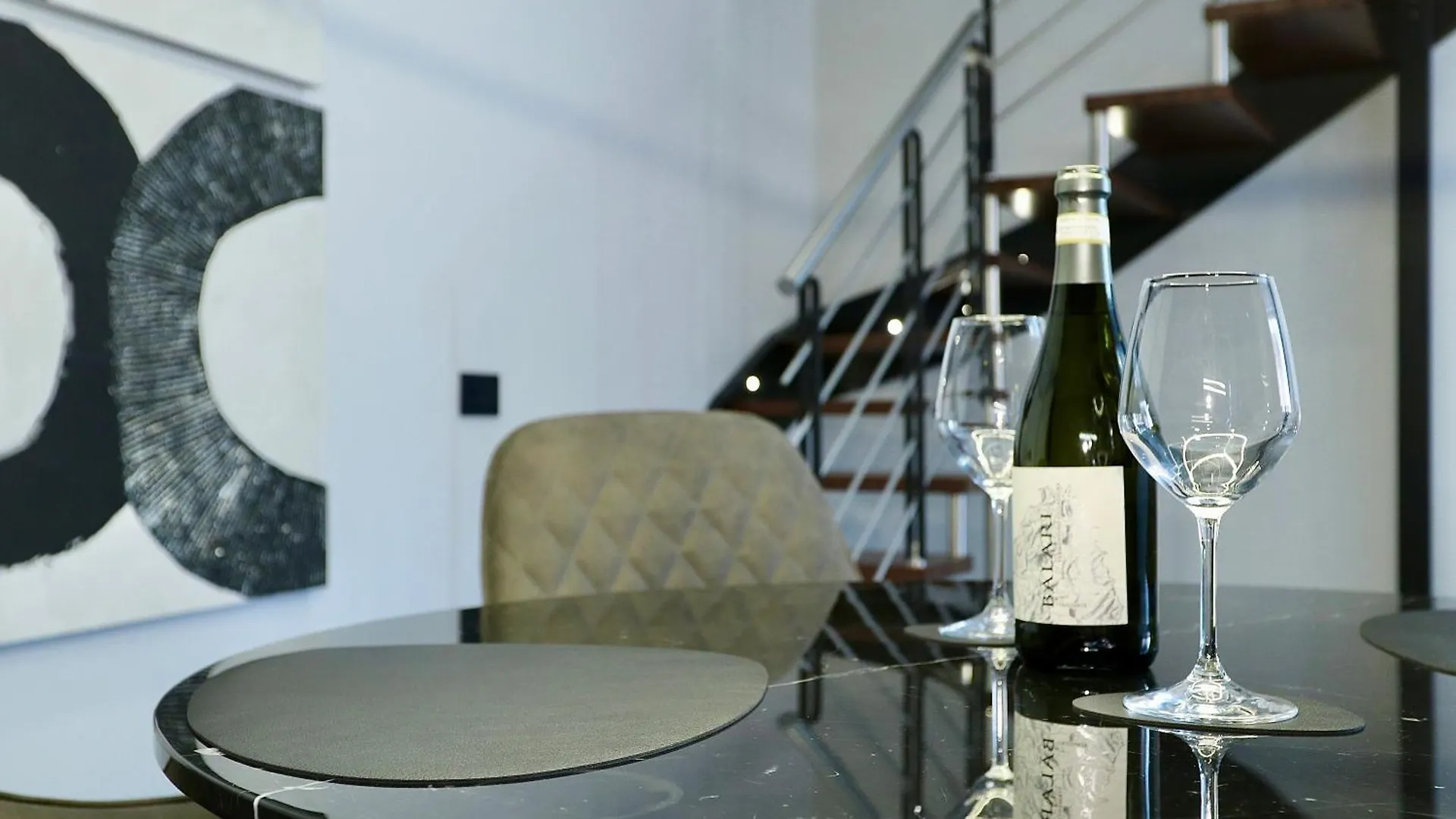 Spacious Modern Apartment In Monumental Building - Free Parking - Workspace - Historical Centre 奧爾比亞