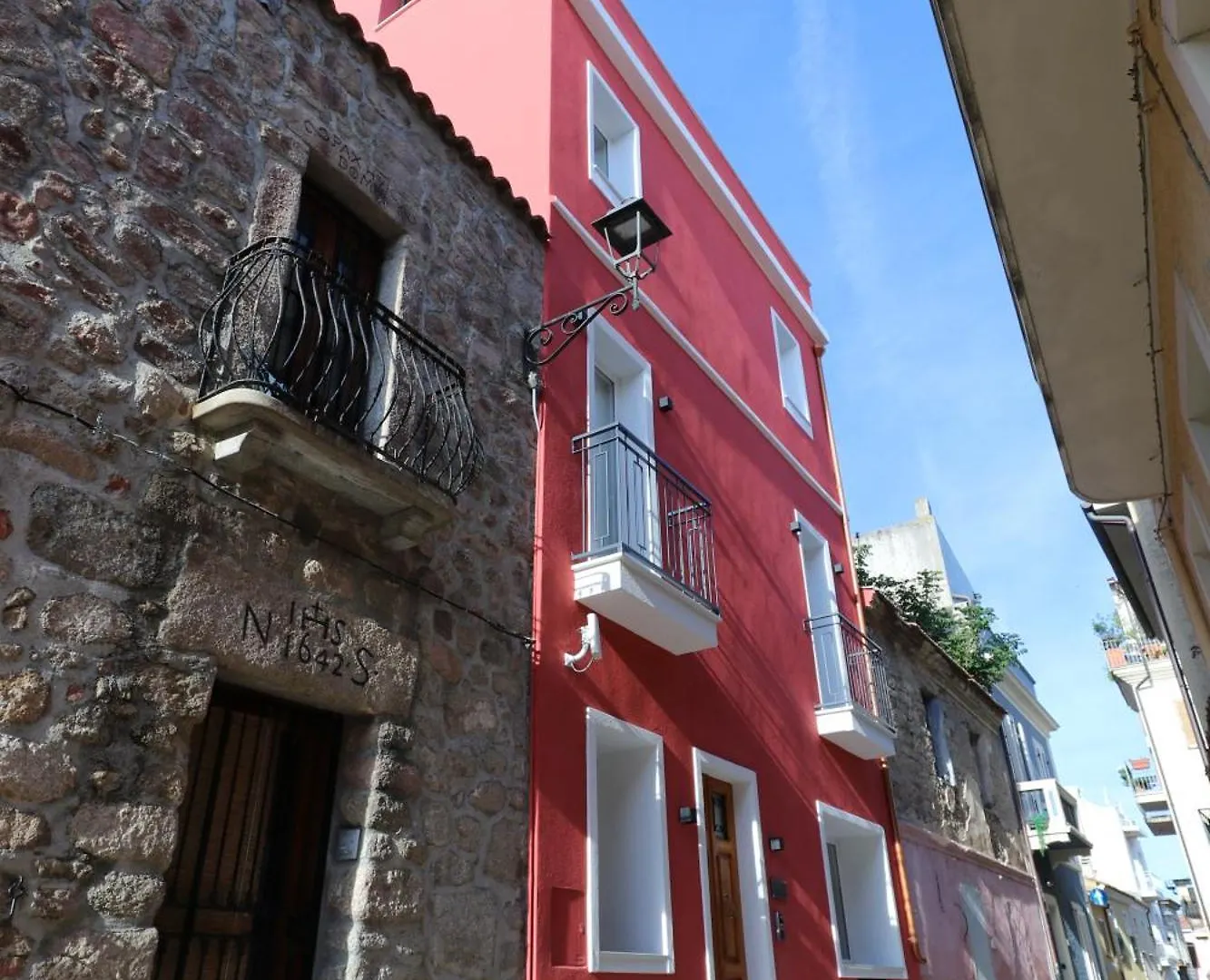 Spacious Modern Apartment In Monumental Building - Free Parking - Workspace - Historical Centre 奧爾比亞 0*,  意大利