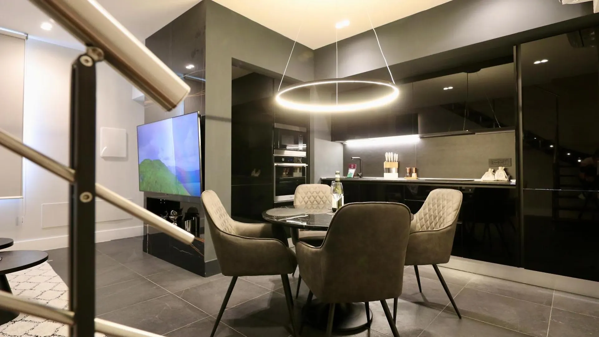 Spacious Modern Apartment In Monumental Building - Free Parking - Workspace - Historical Centre 奧爾比亞