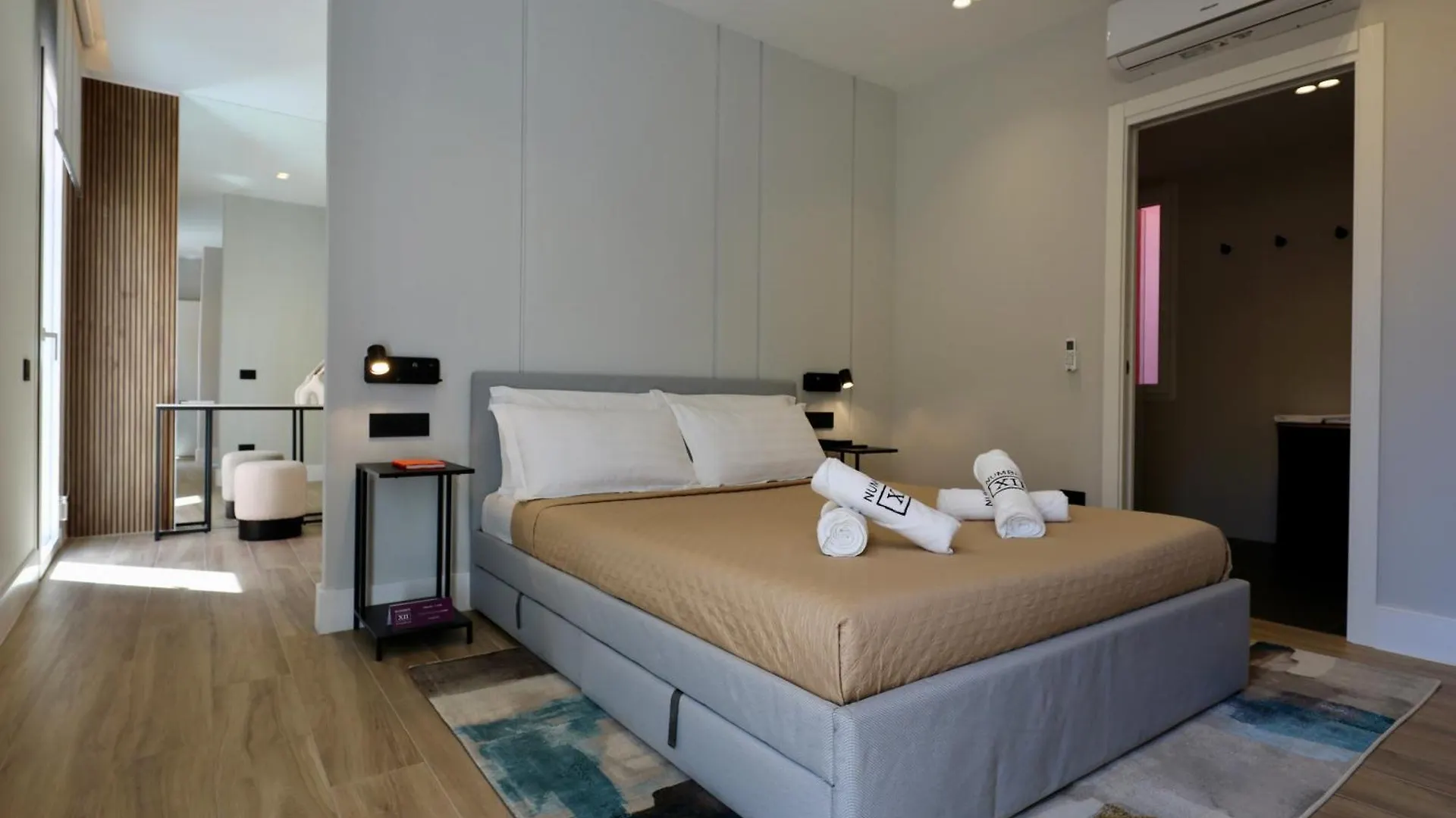 Spacious Modern Apartment In Monumental Building - Free Parking - Workspace - Historical Centre 奧爾比亞 0*,  意大利