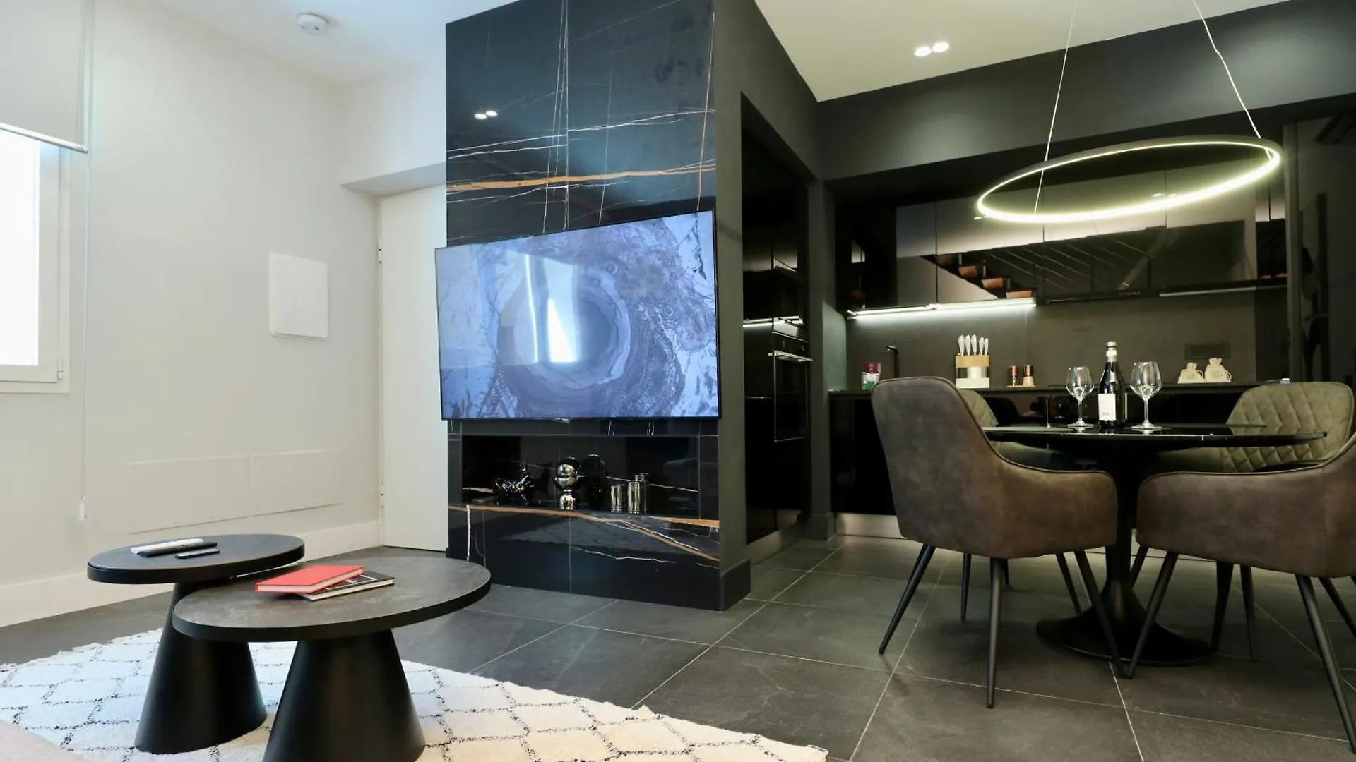 Spacious Modern Apartment In Monumental Building - Free Parking - Workspace - Historical Centre 奧爾比亞