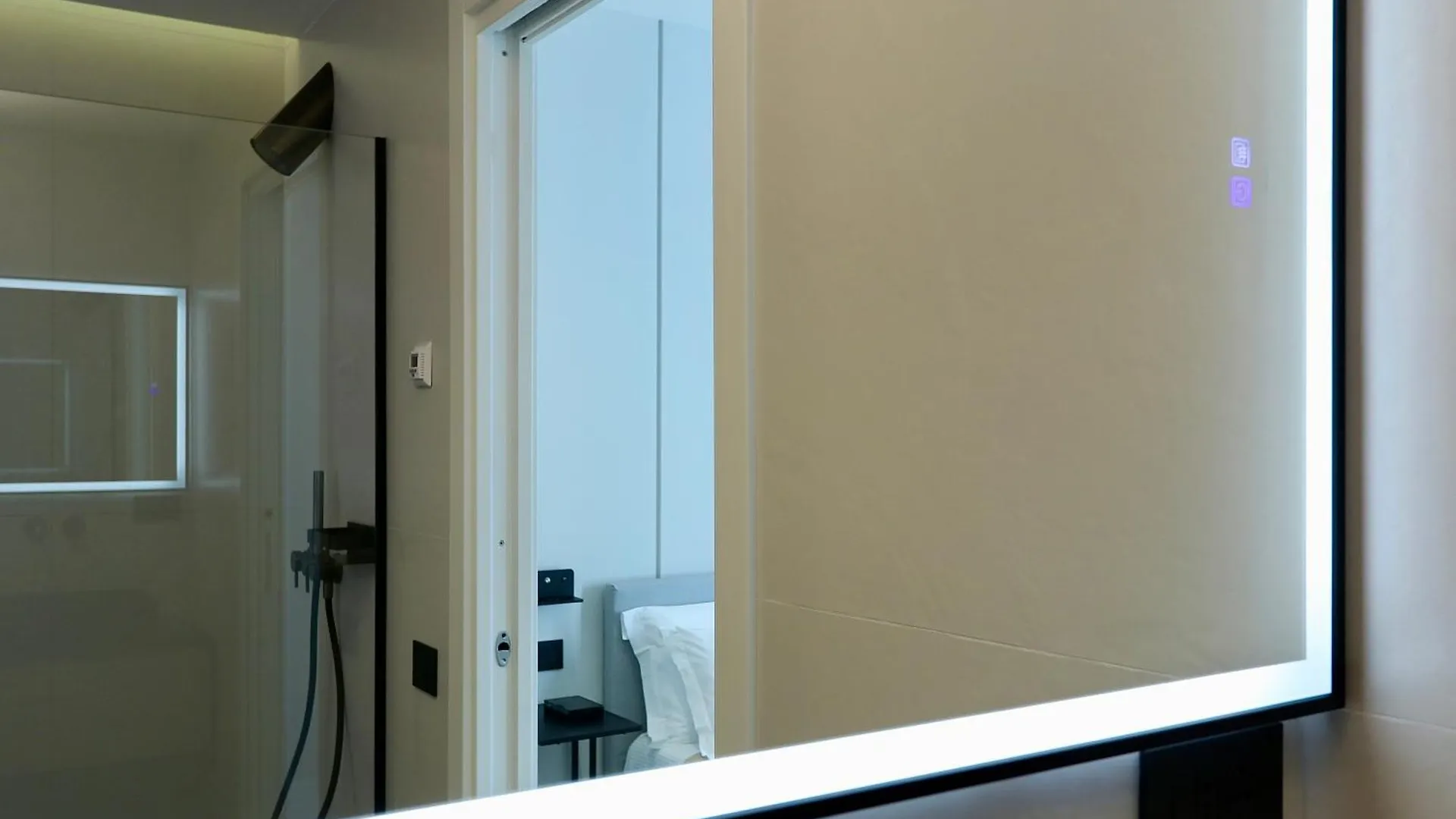 Spacious Modern Apartment In Monumental Building - Free Parking - Workspace - Historical Centre 奧爾比亞