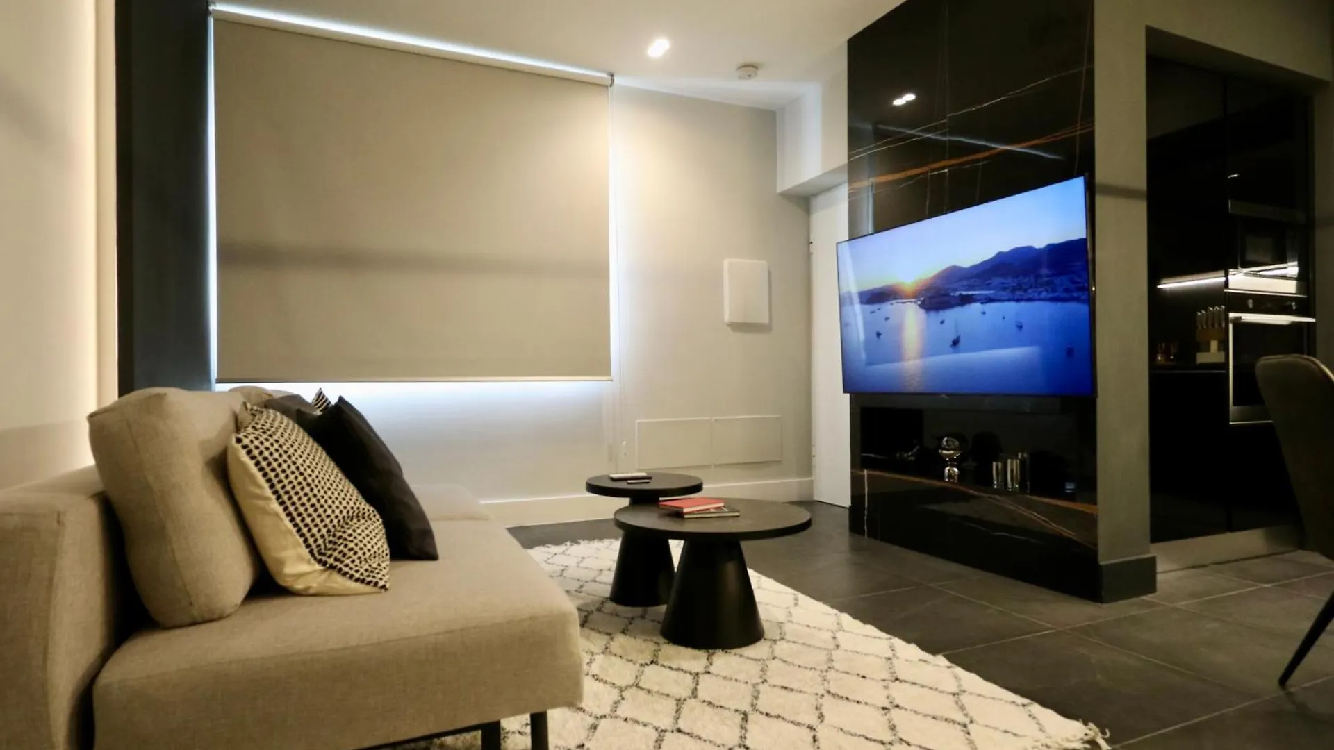 Spacious Modern Apartment In Monumental Building - Free Parking - Workspace - Historical Centre 奧爾比亞