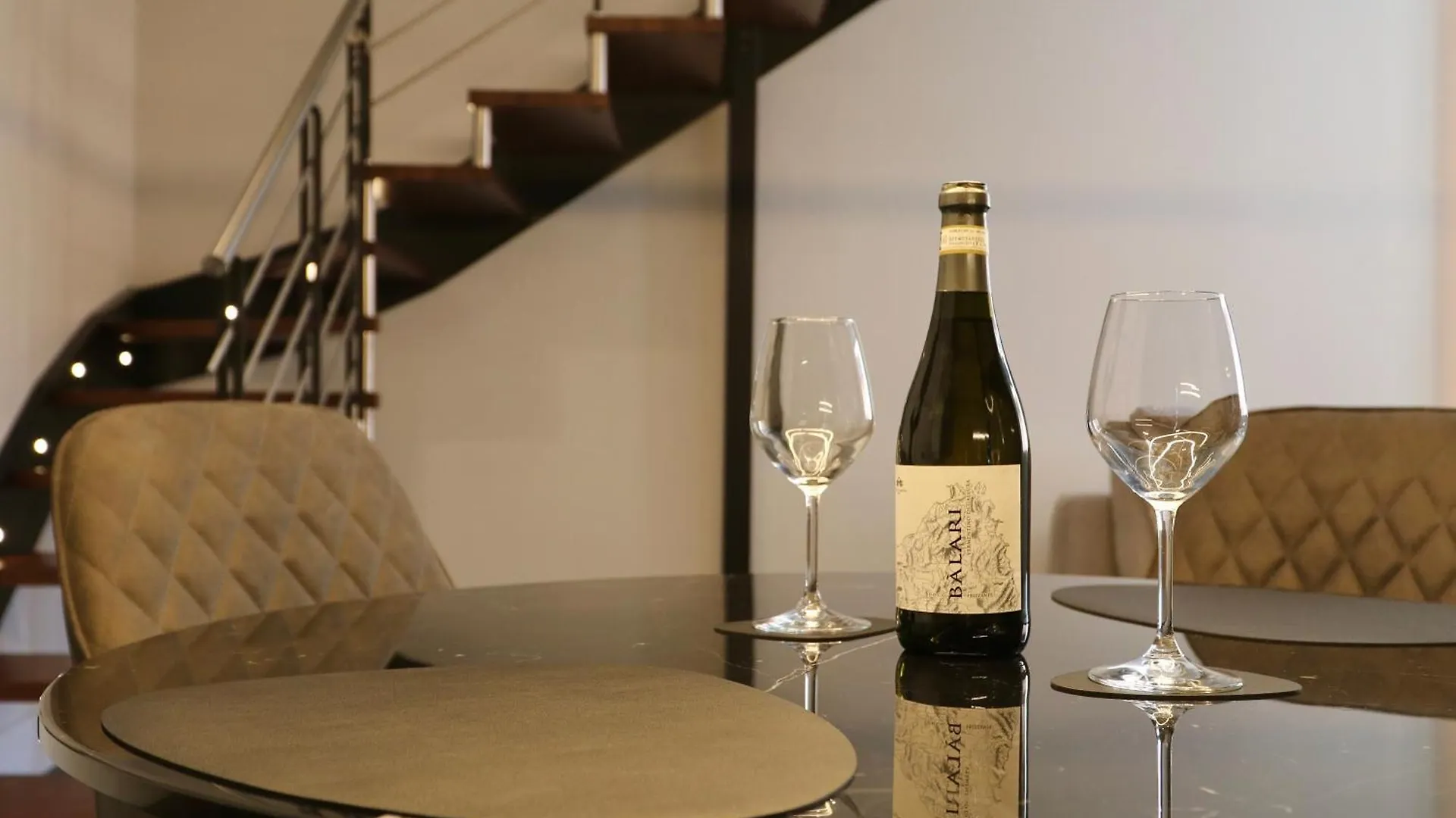 Spacious Modern Apartment In Monumental Building - Free Parking - Workspace - Historical Centre 奧爾比亞