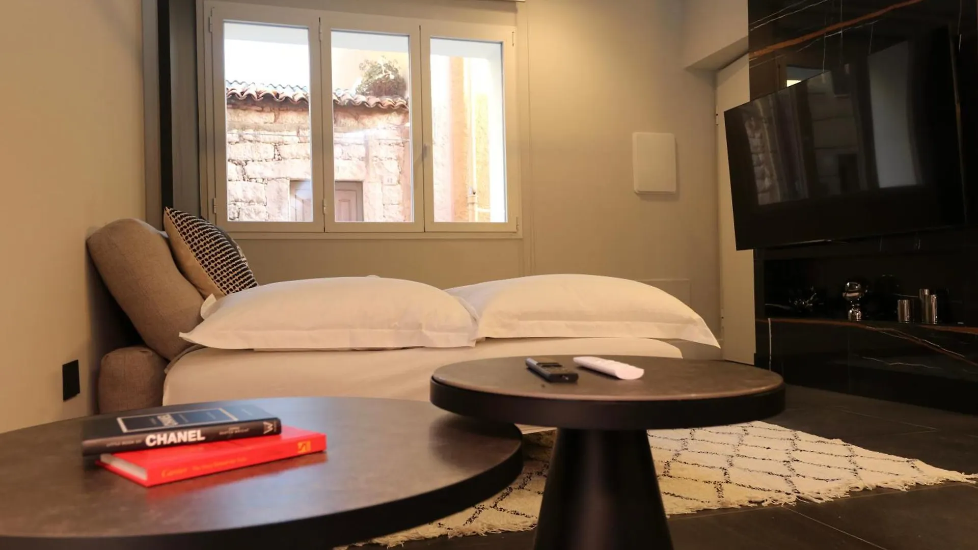 Spacious Modern Apartment In Monumental Building - Free Parking - Workspace - Historical Centre 奧爾比亞