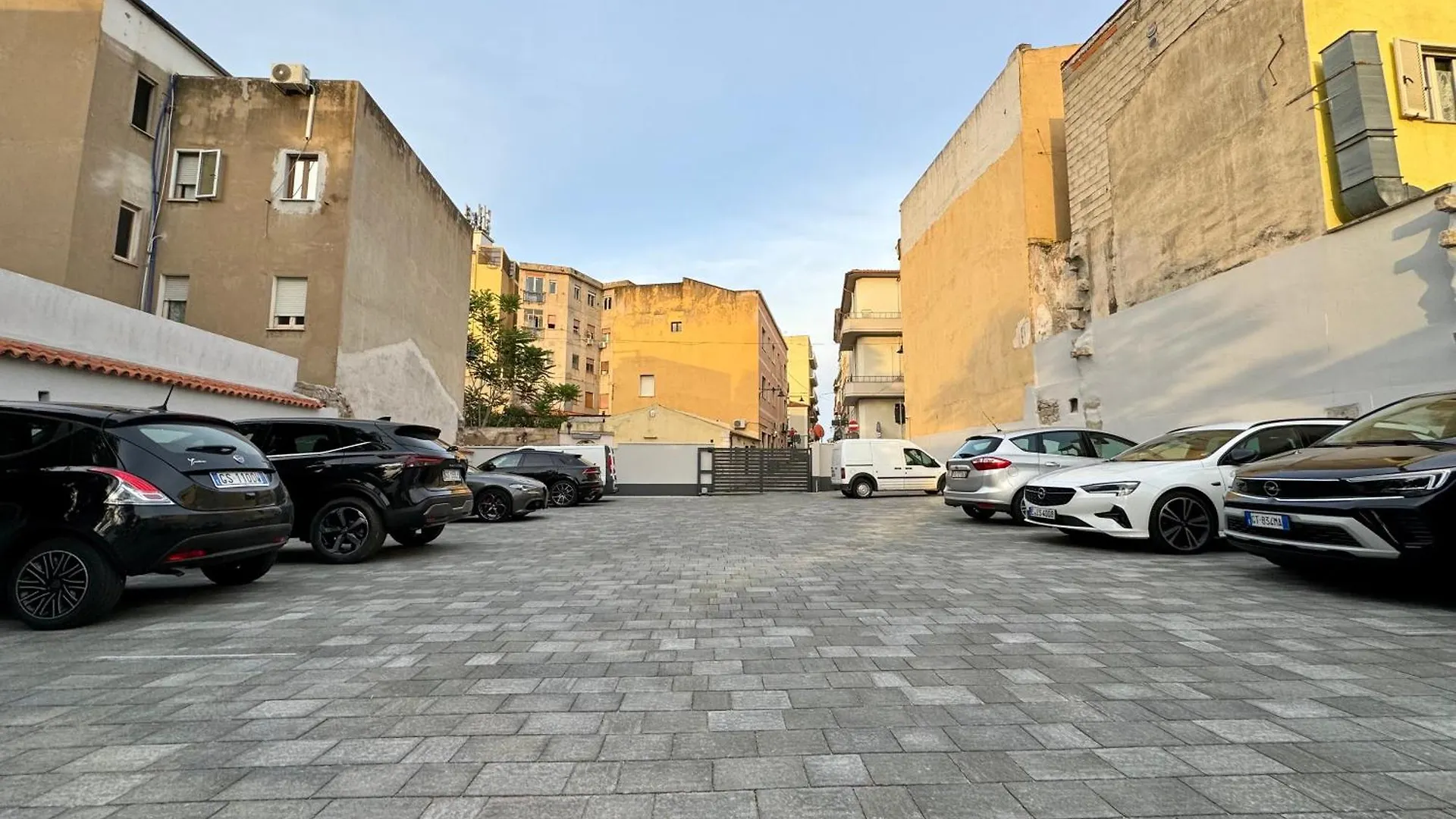 Spacious Modern Apartment In Monumental Building - Free Parking - Workspace - Historical Centre 奧爾比亞 意大利